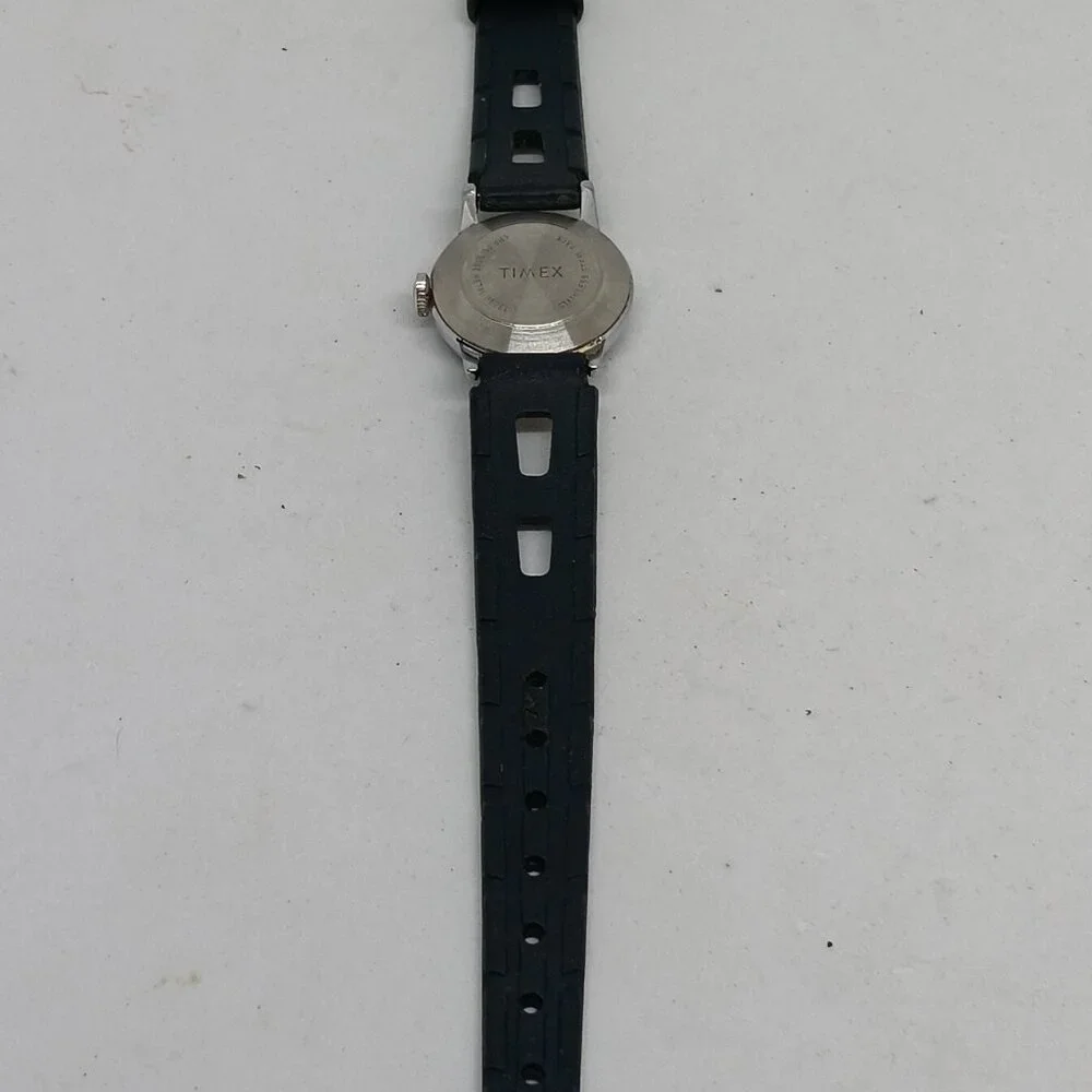VINTAGE 1970s Timex Women's 25 mm Manual Wind Silver Tone Blue Dial Watch